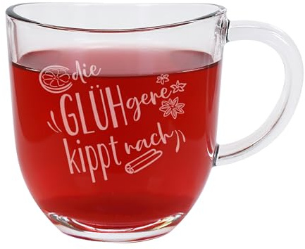 Herz & Heim® Lustige Glühweintasse aus Glas mit Gravur – „Der/Die GLÜHgere kippt nach“ – Leonardo Glastasse für Glühwein oder Punsch – Witzige Tasse als Geschenk zu Weihnachten (Die)