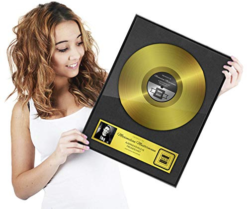 GOODS+GADGETS Goldene Schallplatte als personalisierte Urkunde mit Holz-Rahmen - Persönliches Geschenk Personalisiert mit Namen und Datum Anlass Wanddeko mit Bilderrahmen (DIN A4-21 x 30 cm)