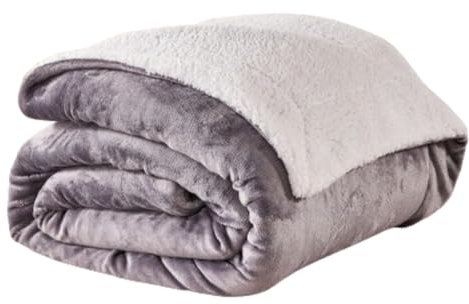 casa pura Kuscheldecke 220x240cm große Flauschige & weiche Sofadecke als Schlafzimmer Deko aus Flanell Sherpa 2cm Dicke Sofaüberwurf Wärmedecke für Zimmer Deko, Balkon, Camping, Hellgrau Glory