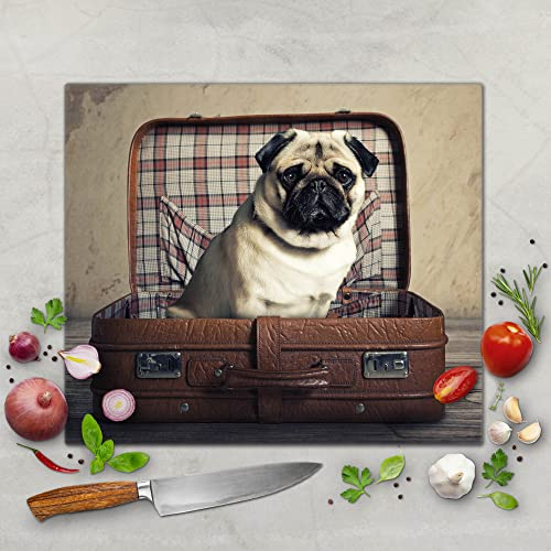 banjado® Schneidebrett Glas mit Motiv Mops im Koffer/großes Glasschneidebrett/Schneidebrett mit Bild auch verwendbar als Herdabdeckplatte Glas/Schneidebrett Herdabdeckung