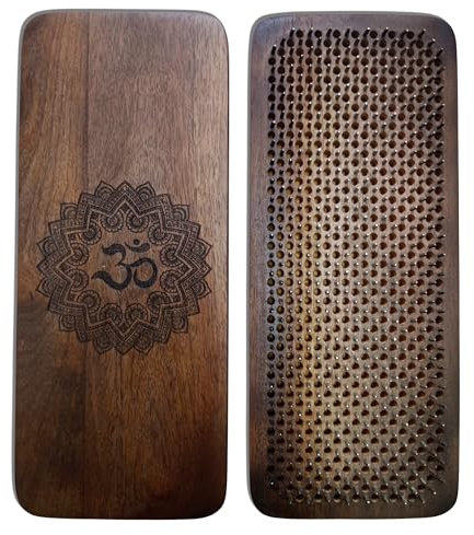 SattesGrün® Sadhu Board aus dunklem Mangoholz mit OM-Motiv – Handgefertigtes Nagelbrett, 4 Nagelabstände (8mm, 10mm, 12mm, 15mm) Yoga- & Meditationshilfe für Achtsamkeit & Balance (Om dunkel, 10mm)
