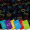Game-Controller-Geschenkpapier, 5 Blatt Geschenkpapier 70 cm x 50 cm plus passende Geschenkanhänger, schwarzes Game-Controller-Design.