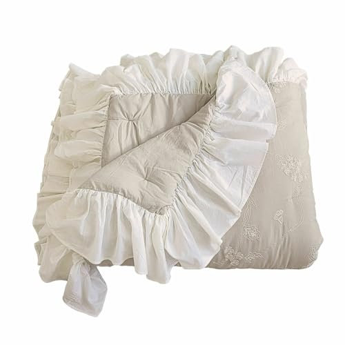 Loberon Quilt Clarissa, Zauberhafte Blütenstickerei, hübscher Rüschensaum, Romantik-Charme, softe Wattierung, Tagesdecke, Zierdecke, Baumwolle, grau