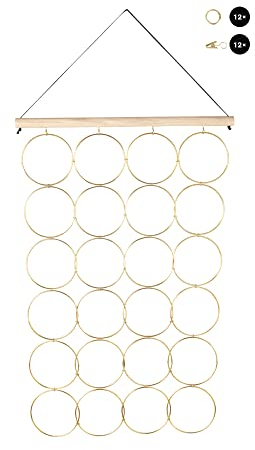 Rayher 46580000 Hängeboard Ringe, 42 x 62 cm, 24 goldene Metallringe 10 cm ø, Ganzjahres-Hängeboard, geeignet als Adventskalender