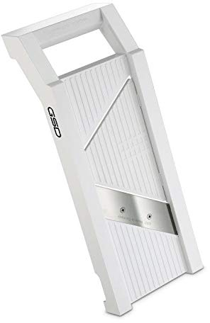 GSD Universal Gemüsehobel 30002 mit 2 Einsätzen in Farbe weiß