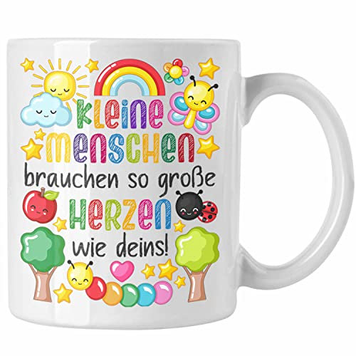 Trendation - Erzieherin Tasse Geschenk Danke Dankeschön Abschiedsgeschenk Beste Kindergärtnerin Spruch Kleine Menschen Brauchen Dein Herz (Weiß)