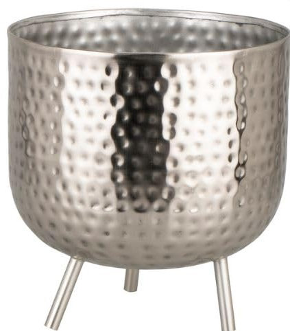 New Silver Hammered Planter With 3 Sleek Silver Legs, Looks Fantastic In Home and Accentuates Plant Beautifully. Ideal For Hallways Or The Corners Of Rooms, Keep Your Plants Looking Tres Chic.