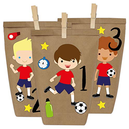 Papierdrachen Adventskalender 2025 - Kraftpapier Set mit 24 braunen Papiertüten & Fußballer-Stickern (Bayern Edition) inkl. Klammern und Zahlenaufklebern