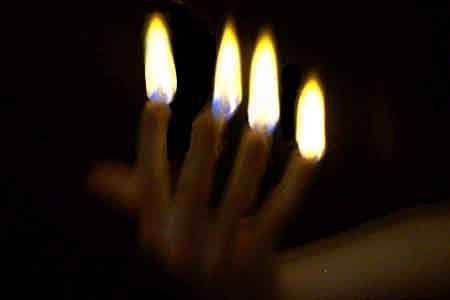 Magie Professionnelle Fuego en la Punta de los Dedos