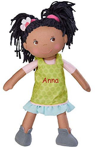 HABA Stoffpuppe Cari mit Namen Bestickt, weiche Erste Baby Puppe, 0-5 Jahre Kuschelpuppe afrikanisch Taufgeschenk, Geschenk zur Geburt/Taufe 304576