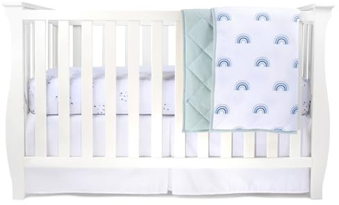 Ely's & Co. Babybett-Bettwäsche-Sets für Jungen und Mädchen – 3-teiliges Set beinhaltet Kinderbettlaken, gesteppte Decke und Krippenrock (blauer Regenbogen, 3-teilig)
