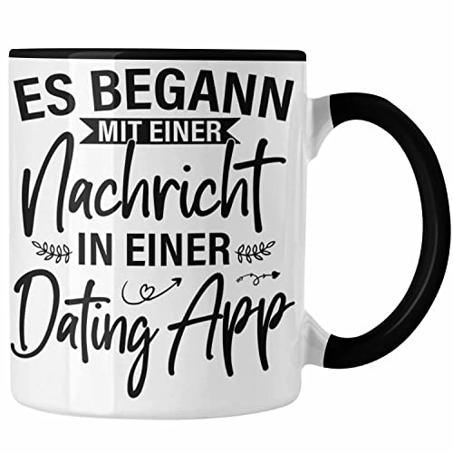 Trendation - Es Begann Mit Einer Nachricht In Einer Dating App Valentinstag Tasse Geschenk Für Ihn Sie Paare Geschenkidee Freund Freundin Jahrestag Geschenke (Schwarz)