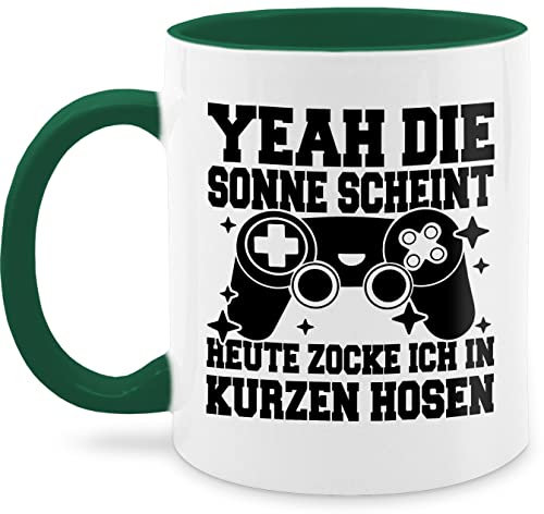 Tasse Tassen 325ml - Statement Sprüche - Yeah die Sonne scheint! Heute zocke ich in kurzen Hosen - schwarz - 325 ml - Dunkelgrün - kaffeetasse für computerfreaks spruchtasse sarkasmus gamer mug