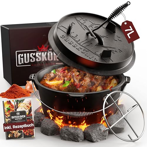 GUSSKÖNIG Dutch Oven Set [7L ] - Eingebrannter Feuertopf mit praktischem Deckelheber und Edelstahl Untersetzer [für 3-6 Personen]