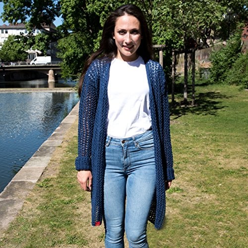 My Oma Strick-Set Strickjacke - DIY Jacke Cotê d‘Azure - Strickpackung mit 11 Knäuel Cotton Pure zartlila (Fb 193) Wolle zum Stricken – Wolle + Strickanleitung + GRATIS Label – Strick-Set von Myoma