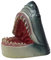 MagiDeal Pool Floating Hai Head Decoy gefälschter Haifischkopf Statue Yard Dekoration Tierskulptur für Innenhof Pools Garden Teiche Hof, 14cmx13.5cmx15cm
