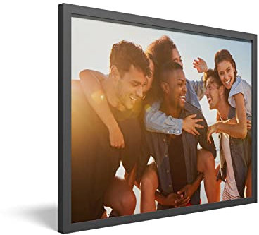 PICANOVA – Personalisierte Geschenke Gerahmtes Bild auf Fotoboard 80x60 cm – Ihr Eigenes Foto auf Fotoboard als Personalisierte Wanddeko – Wandbild mit Wunschmotiv