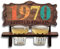 DARO Design - Schnapsbank Jahreszahl Geschenk zum 55. Geburtstag, Limited Edition Jahrgang 1970, Geburtstagsgeschenk Deko Vintage Retro Look lustige Geldgeschenke mit 2 Schnapsgläser, Geburtstagsdeko