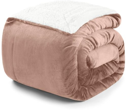 Blumtal Premium Sherpa Kuscheldecke flauschig - Wohndecke Kuscheldecke 230x270 cm - Oeko-TEX zertifizierte Fleecedecke 230x270 cm - Wohn- & Kuscheldecke XXL - Dicke Decke Winter in Dusty Pink - Rosa