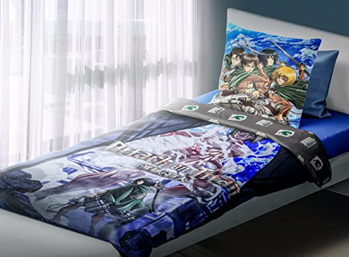 Elbenwald Anime Bettwäsche Attack on Titan mit Fight Motiv mit Reißverschluss für Herren Damen Unisex Decke 135 x 200 cm und Kissen 80 x 80 cm Baumwolle Mehrfarbig