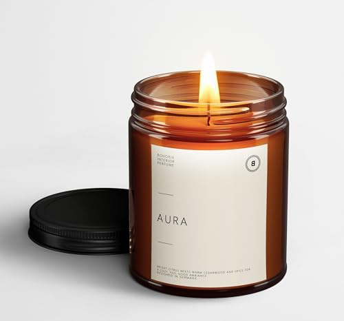 BOHORIA Duftkerze Aura – Orange & Zedernholz – Warme fruchtig-holzige Duftkerze für Zuhause, Wohnzimmer & Bad - bis zu 45h Brenndauer (Aura)