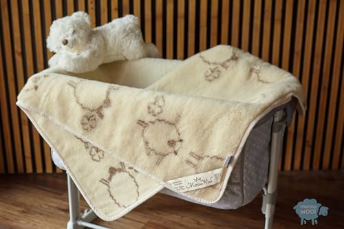 Merino Wool - Merino wolldecke aus 100% Schurwolle | Babydecke kühlt im Sommer & wärmt im Winter | natürlich & temperaturausgleichend (Glückliche Schafe, 140 x 100 cm)