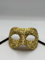 Maskerade Maske für Herren in Gold - Handgefertigte Luxus-Kolombina-Maske aus Pappmaché in Gold, antiker Look für venezianische Party, Maskerade-Party, Karneval und Abschlussball.