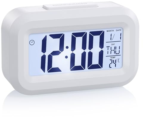JIZZU Réveils de Voyage, LCD Réveil Numérique Fonctionne Piles, Affichage 12/24h, Fonction Répétition, Réveil LED Intelligent pour Chambre à Coucher, Bureau, Blanc