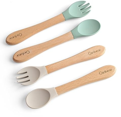 Ginbear Silikon Baby-Löffel und -Gabel Set, Selbstfütterung ab 12-18 Monaten, weiches Kinderbesteck, 4-teilig (Hazy Green/Almond)