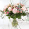Rosenstrauß Sophia, großen Blumenstrauß in zartem Rosa versenden, 7-Tage-Frische-Versprechen, handgebunden mit verschieden großen Premium-Rosen, Buschrosen und Eukalyptus, Blumenversand
