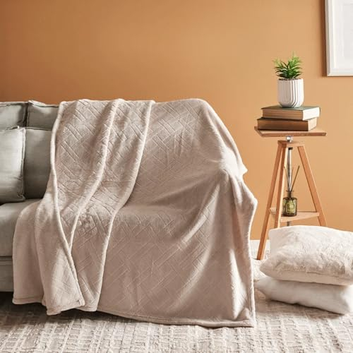 KARACA Elanor Flannel Emboss Wellsoft Doppel Decke, Elfenbein - 200 x 220 cm, Weiches Polyester, Maschinenwaschbar, Luxuriöses Design für Ultimativen Komfort