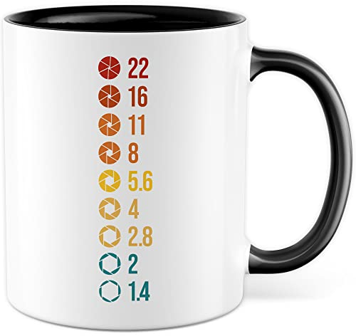 Tasse Kamera Geschenk, 22 16 11 8 Geschenkidee Kameramann Fotograf Blende Kaffee-Becher Kaffeetasse Tasse mit Blenden-Motiv fotografieren Kamera-Liebhaber Objektiv (Weiß/Schwarz)