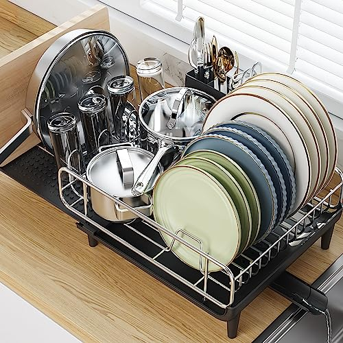 APEXCHASER Escurridor de Platos expandible, Escurreplatos, Escurridor Platos Acero Inoxidable con Cesta de Cubiertos, Patas Antideslizantes,Boquilla de Drenaje giratoria,Soporte para Cubiertos, Negro