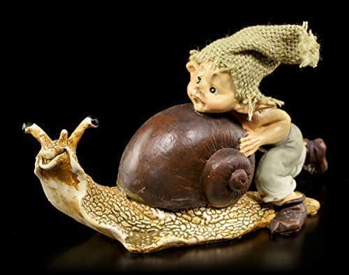 Pixie Fantasy Kobold Figur mit Schnecke - Gib Gas! | Dekofigur, handbemalt