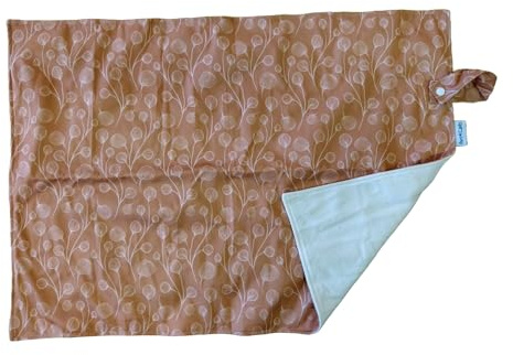 avo+cado waschbare Wickelauflage für Unterwegs - 70x50cm - Kompakte Wickelunterlage für Babys - Ideal als Wickeltischauflage, Bettunterlage oder Wickelmatte (Knospen)