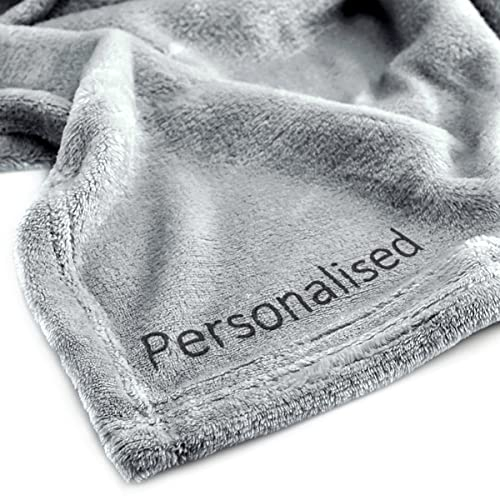 DecoKing Personalisierte Kuscheldecke 150x200 cm Grau Stahl Decke mit Namen Bestickt Microfaser Tagesdecke Fleece Mic