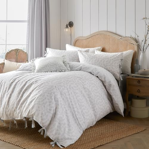 furn. Wylder Chloe Duvet Cover Set – 100% Tumbled Cotton Reversible Leaf Print Bedding (White - Super King)