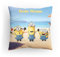 PICANOVA Kissen Minions mit Name - Personalisiertes Premium Dekokissen 30x30cm mit Füllung - Individuelles Kopfkissen für Kinder & Fans von “Ich – Einfach unverbesserlich” - Minions Beach