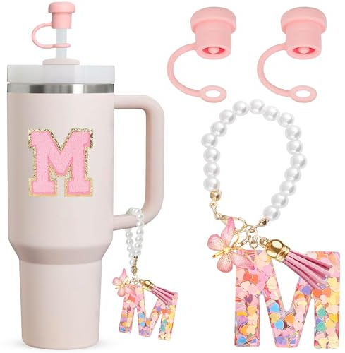4 Stück Stanley Cup Zubehör Zubehör Set Kompatibel mit Stanley Cup Inklusive 2 Staubdichte Silikonmaterial Strohhalm Abdeckung,1 Rosa Brief Aufkleber,1pc Personalisierte Name Perle Hängen(M)
