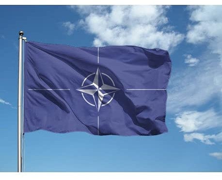 Bandiera NATO 100x150 cm in poliestere NAUTICO 115 gr/mq con doppia piega perimetrale, corda e guaina. Adatta sia IN/OUT DOOR