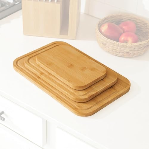 KitchenEdge Lot de 3 planches à découper en bois de bambou, rainure pour jus et pieds en caoutchouc antidérapant, plateaux en bois épais pour fromage légumes, viande, fruits, construction robuste,