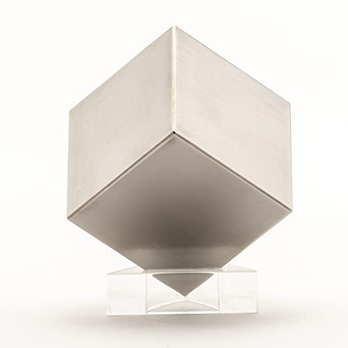 Fantastischer polierter 38,1 mm Wolframwürfel. Eines der 4 Metalle im Set (W-Cu-Ti-Al). Beinhaltet eine individuelle Methacrylatbasis