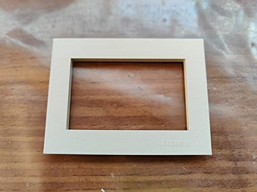 Placca Mostrina grigio sabbia 3 posti Bticino TEKNE art. 13833S