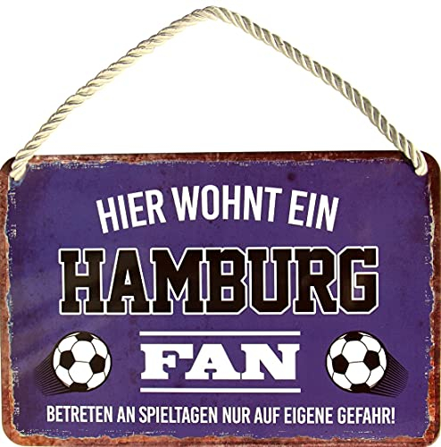 WOGEKA ART Retro Blechschild - Hier wohnt ein Hamburg Fan Fußball - witziger Spruch Geschenk-Idee Geburtstag Weihnachten Deko 18x12 cm Vintage-Design Hänge-Schild Metall HS17