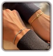 RIXERKOC Pärchen Armbänder für Paare und Freunde 18K vergoldet Liebe Knoten Armband Zierliche Partnerarmbänder Set Verstellbares Freundschaftsarmband Geschenke für Muttertag Valentinstag