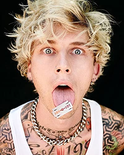 Trident Collection Machine Gun Kelly Shaving Blade on Tounge Rapper Schauspieler, Singer Artist Poster 30,5 x 45,7 cm