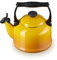 Le Creuset Bouilloire Traditionelle avec Sifflement, Pour Cuisinière, Acier Émaillé, 2.1 L, Nectar, 40102026720000