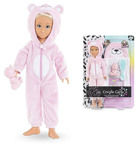 Corolle Girls Valentine Pyjama Party, Ankleidepuppe im kuscheligen Bär- Onesie, 7 Teile, Schlafsack, Vanilleduft, 28cm, ab 4 Jahren