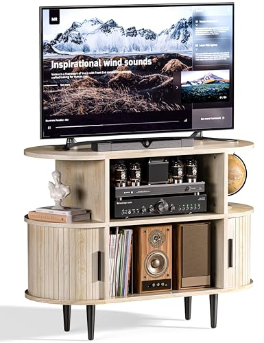 UODERS Geriffelter TV Schrank Holz, Mid Century Fernsehtisch mit abgerundeten Ecken, TV Stand mit Stauraum, TV-Regal für Fernseher bis zu 65 Zoll mit 2 Schiebetüren für Wohnzimmer, Naturholzfarben