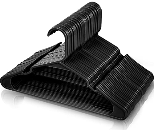 Utopia Home 50 confezioni di appendini in plastica salvaspazio, resistenti con scanalature per la spalla, nero